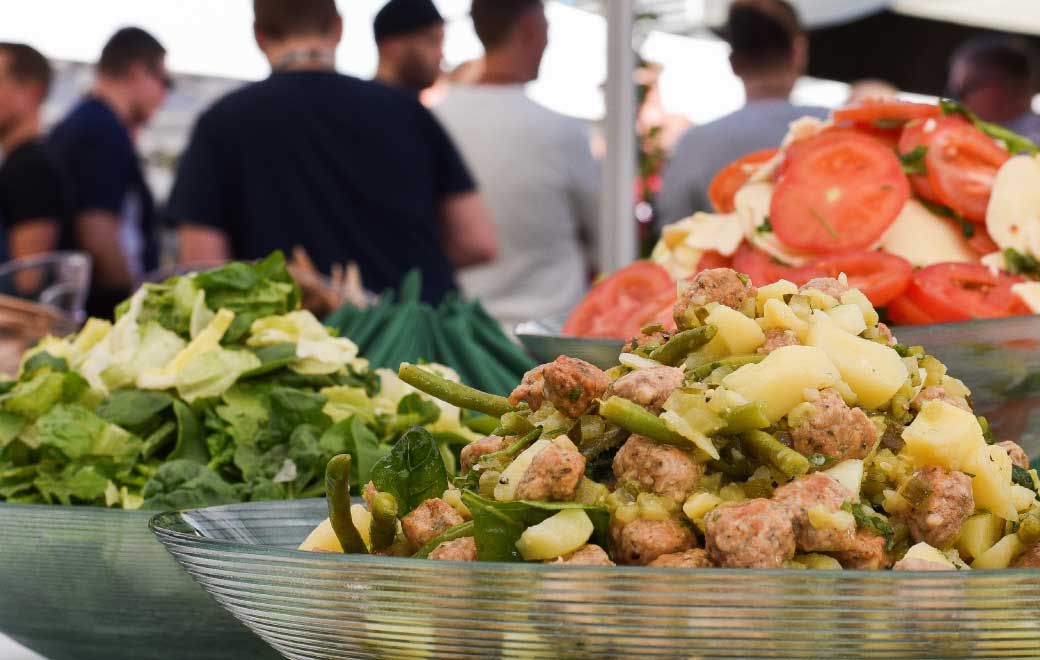 Perhejuhla- ja yritysmenut